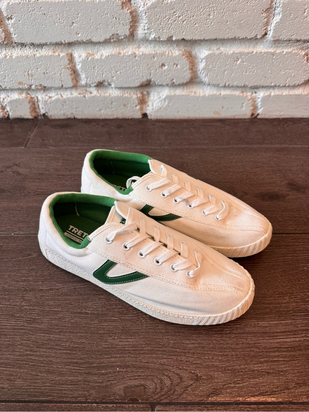 Tretorn White Canvas Women’s Sneakers with Green Trim